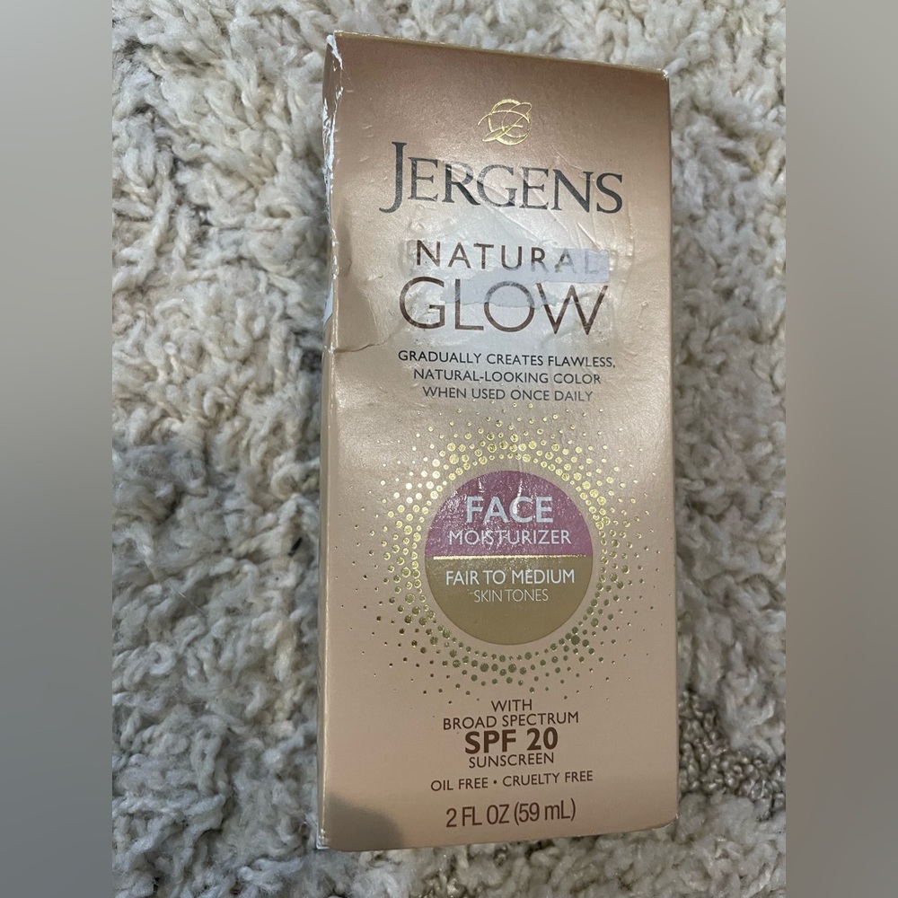 Jergens Natural Glow Face Daily  Beauty Care Moisturizer Sunscreen NEW Make Up